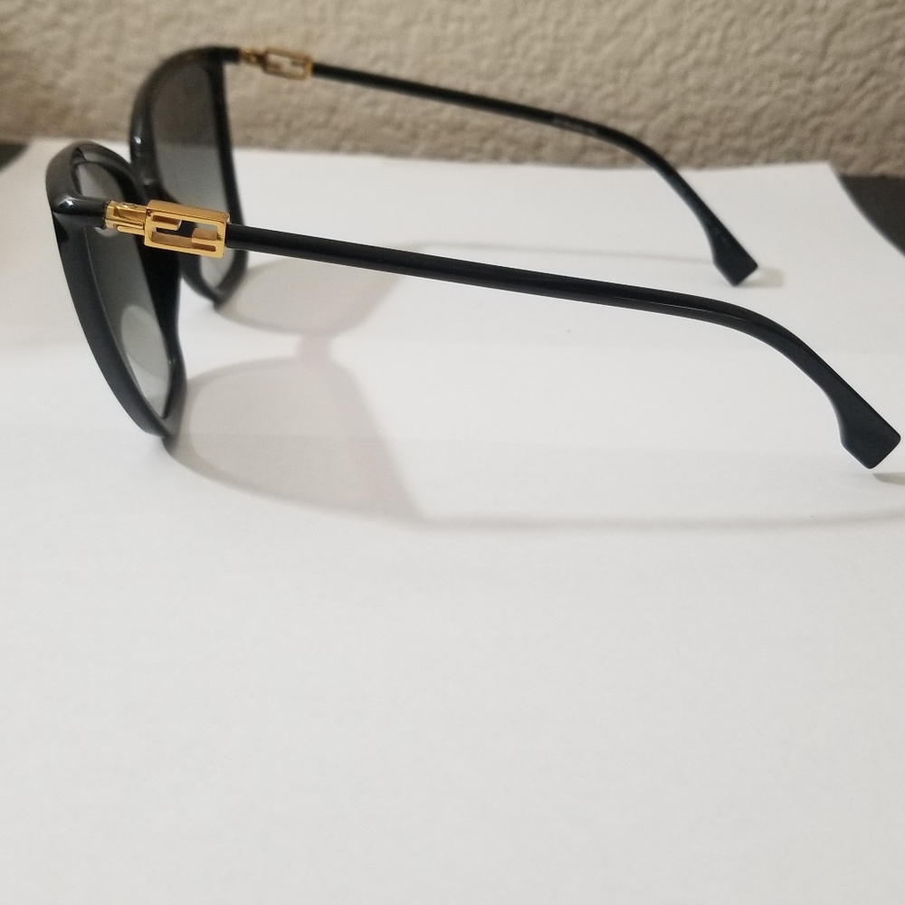 Fendi vintage Cat eye Sunglasses! - Picture 5 of 7